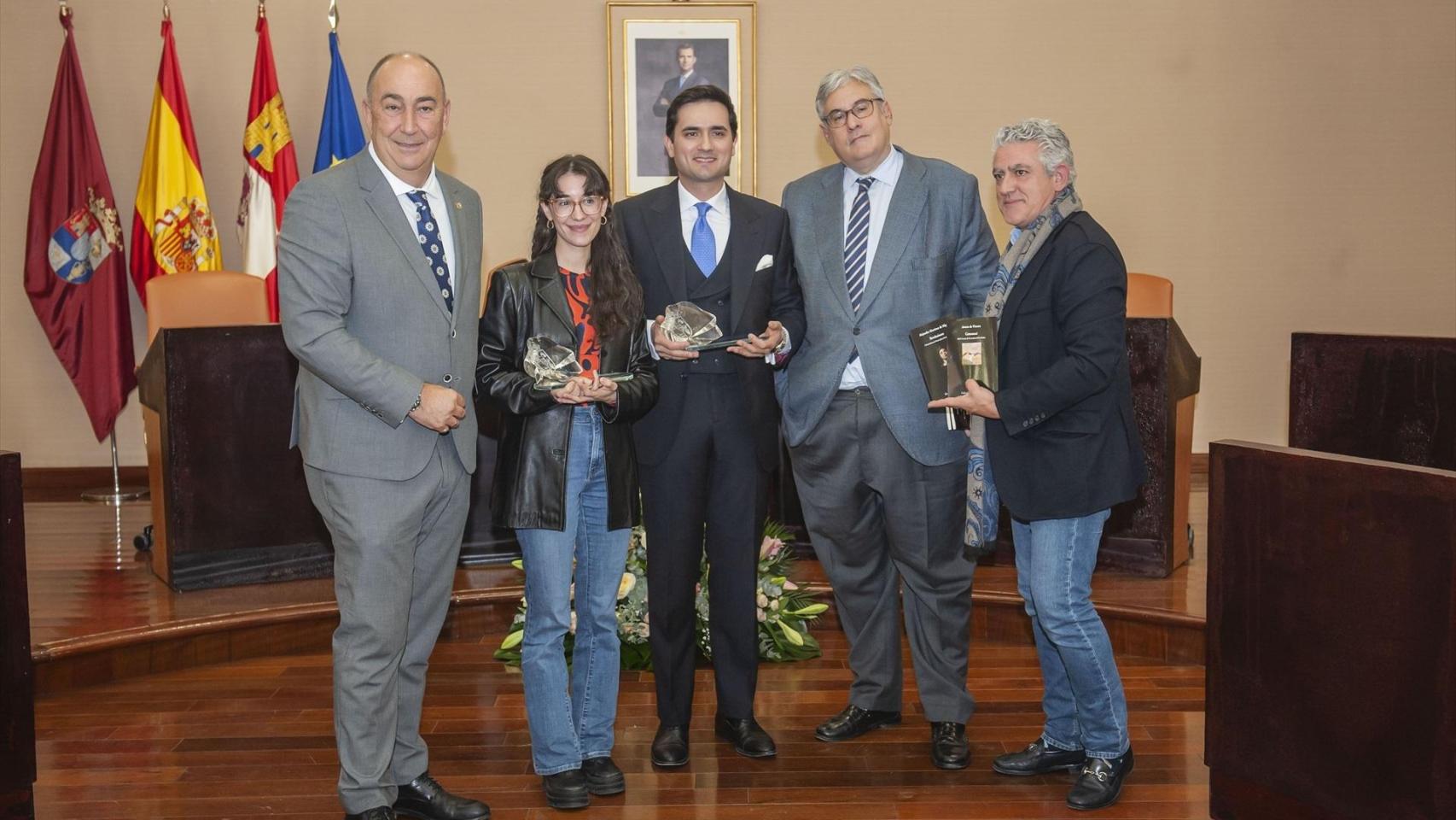 Arturo de Vicente y Alejandra Martínez, ganadores del 'Jaime Gil de Biedma' de Poesía. Foto: Diputación de Sgovia