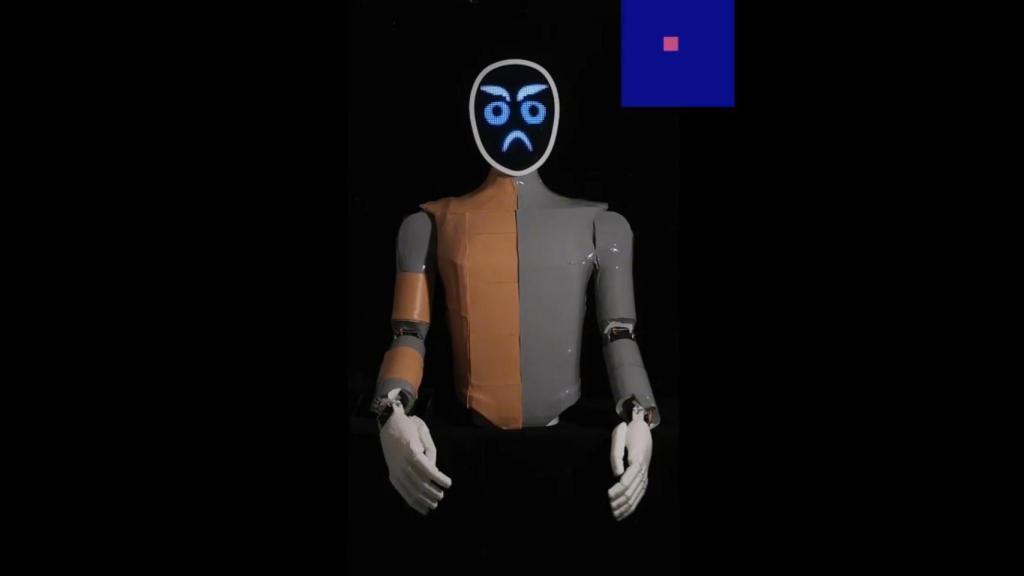 Robot con parches de piel artificial mostrando que siente el dolor y donde lo siente