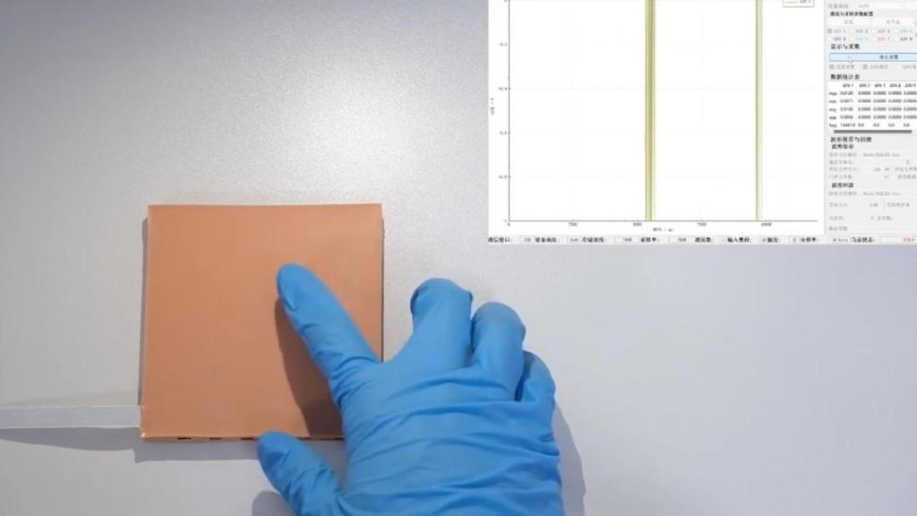 Parche de piel artificial y gráfico de la sensibilidad del mismo cuando lo presionan