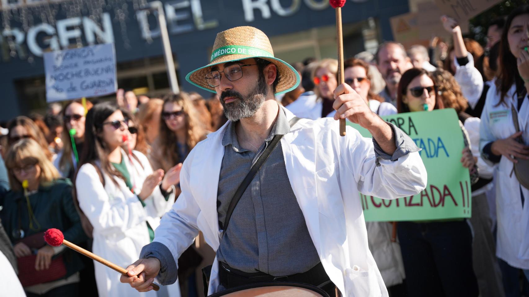 Los sindicatos médicos suman fuerzas contra el Estatuto Marco, el Gobierno y el resto de profesionales sanitarios