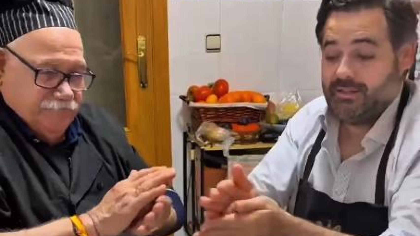 Paco Núñez cocinando con su padre. Foto: Redes sociales de Paco Núñez.