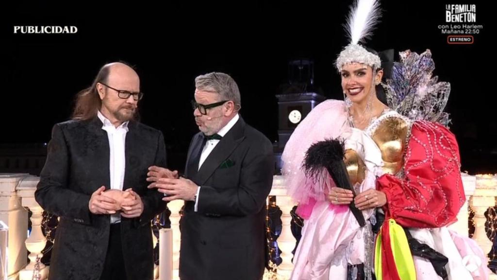 Santiago Segura irrumpió en las Campanadas de Atresmedia para promocionar 'Torrente, presidente'.