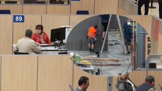 Montaje de empleados del sector público y del sector privado.