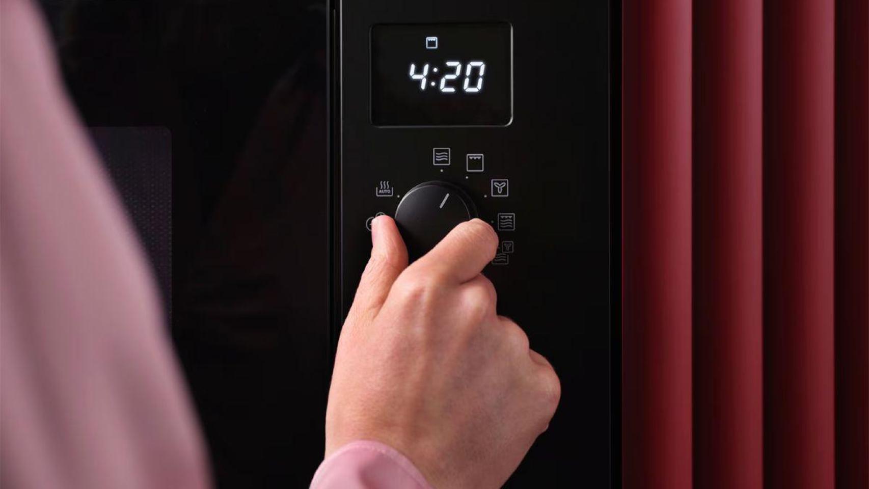 Este es el microondas que calienta, cocina, gratina y es más eficiente que un horno