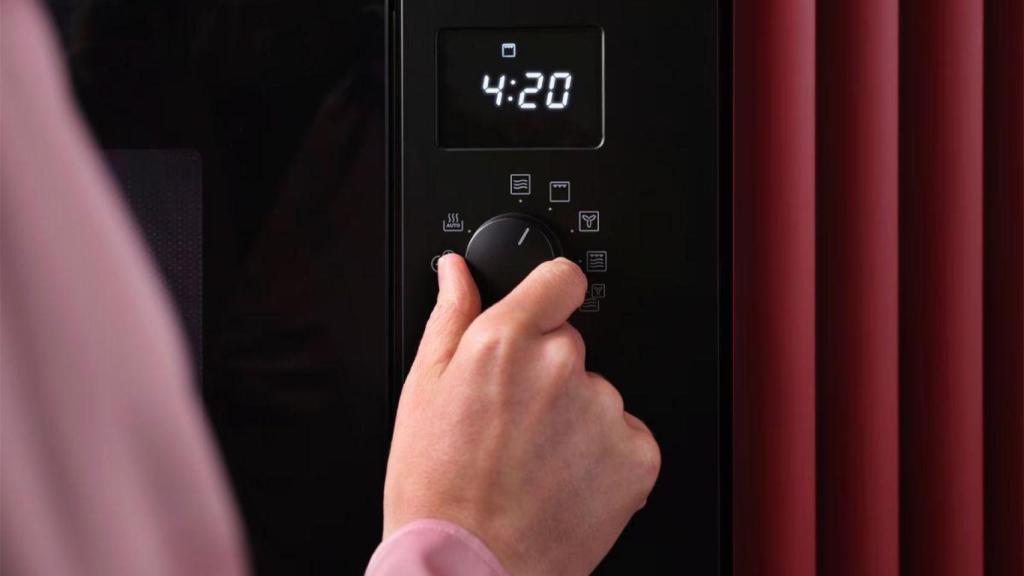 Este es el microondas que calienta, cocina, gratina y es más eficiente que un horno