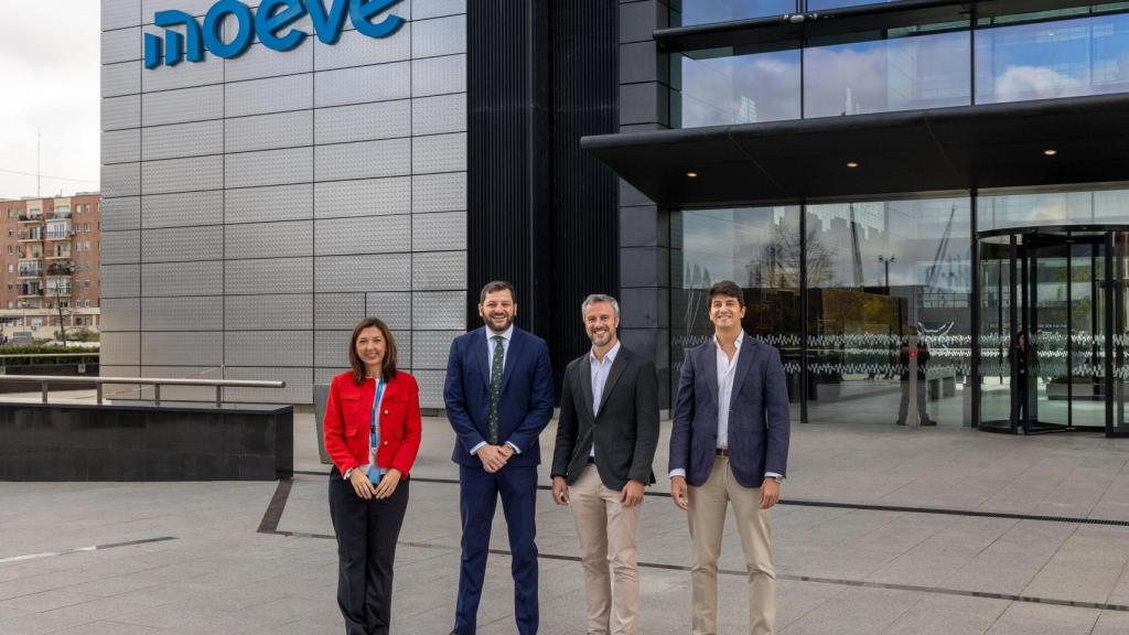 De izquierda a derecha, Ana M. Castelblanque, responsable de Crecimiento del negocio de Biometano de Moeve, Laureano Parrilla, director de Pretium Renovables, Adrien Souchet, director de Biometano de Moeve, y Jesús Villegas, CTO de Pretium Renovables.
