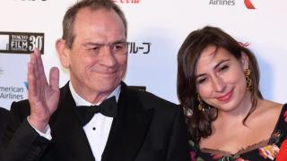 Muere la hija del actor Tommy Lee Jones a los 34 años: encuentran su cuerpo sin vida en un hotel de San Francisco