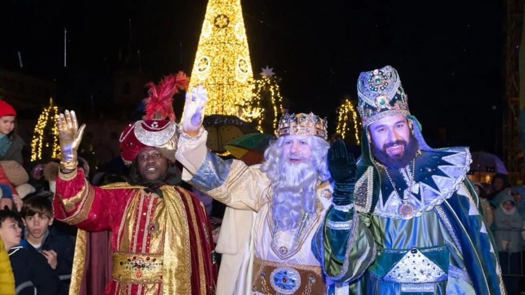 Melchor, Gaspar y Baltasar a su llegada a la Praza do Obradoiro