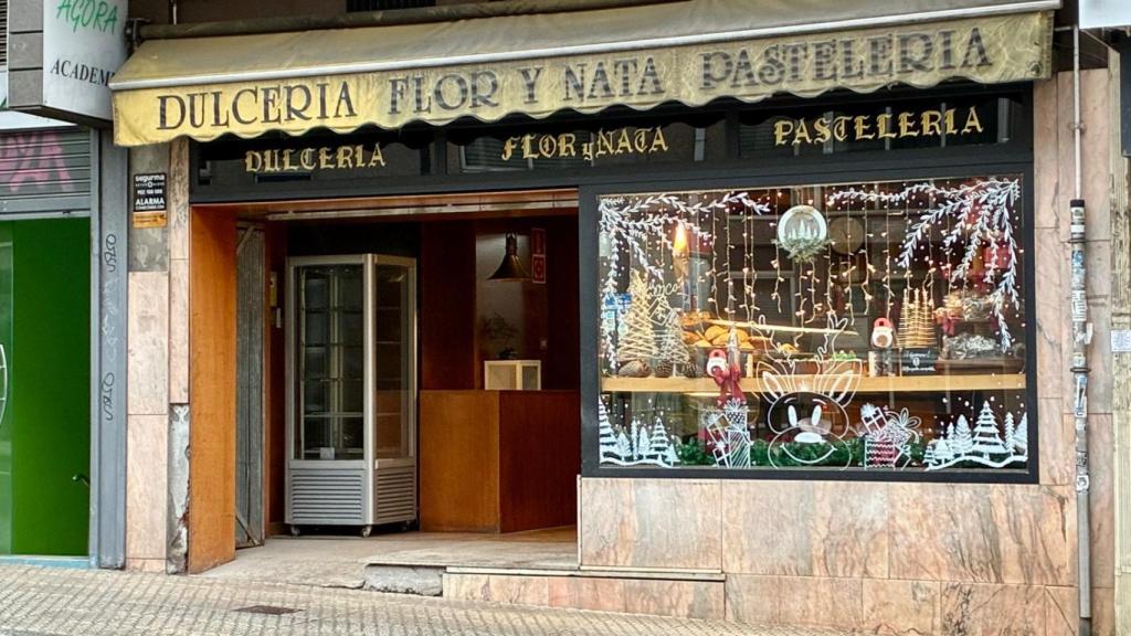 Exterior de la pastelería Flor y Nata