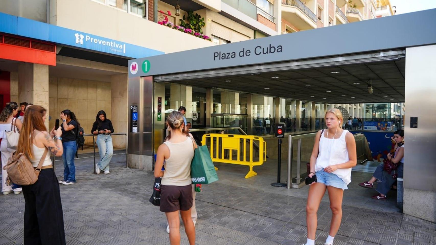 Imagen de la parada de Plaza de Cuba del Metro de Sevilla.