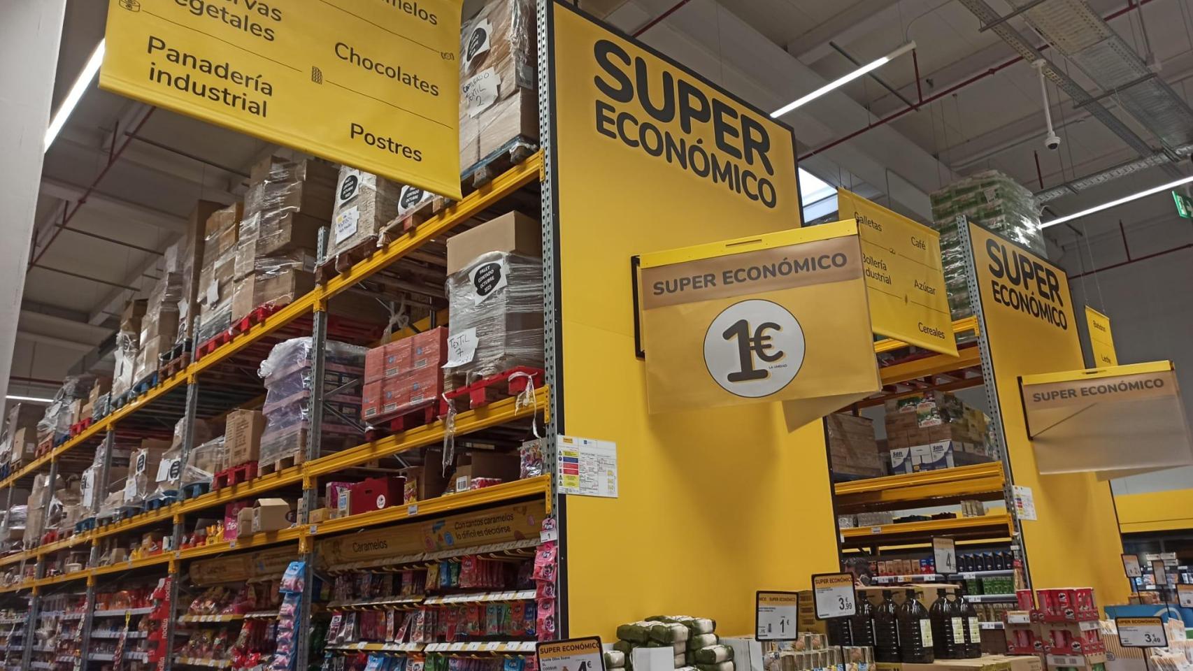 Interior del supermercado Supeco