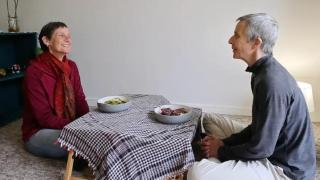 Una pareja de 57 y 60 años habla sobre cómo han conseguido ahorrar más que nunca: Vivimos sin muebles