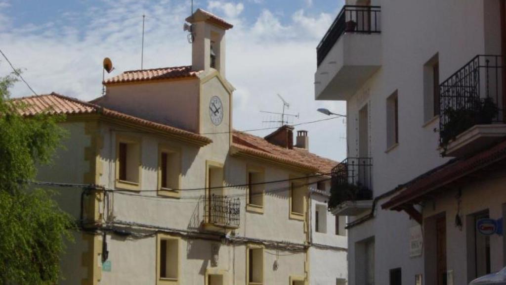 Una de las calles principales de Santa Cruz de Moya.