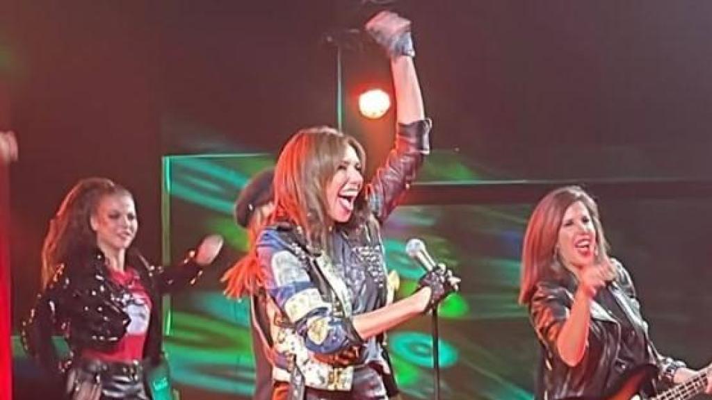 Marta Flich cantando.