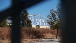 Imagen del exterior de la fábrica La Cartuja.