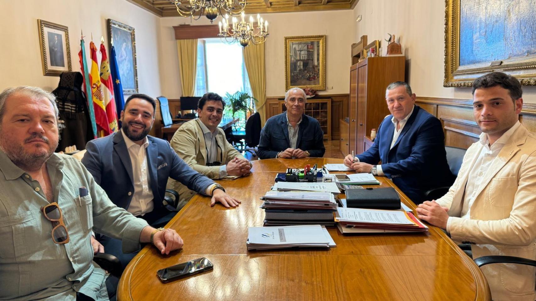 Reunión de la directiva del Zamora CF con Javier Faúndez y Juan del Canto