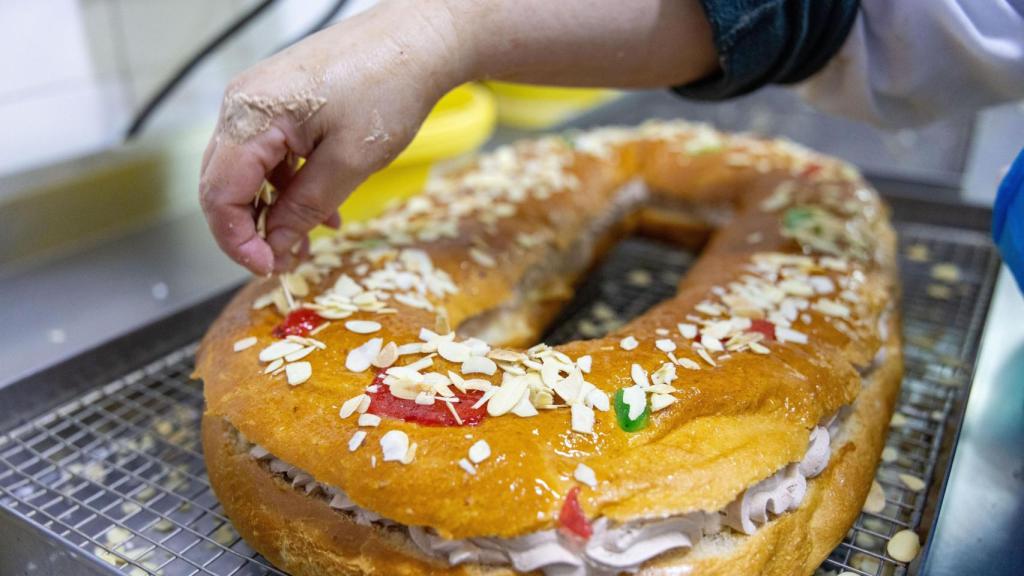 Roscón de reyes realizado en Obrador Pastelería Lara ubicado en Magán (Toledo).