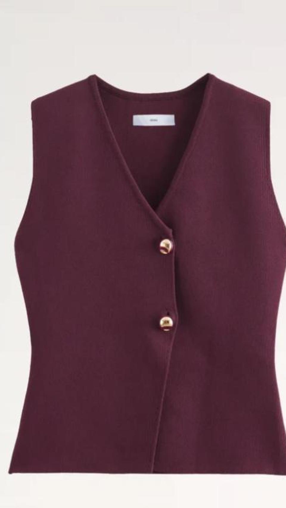 Chaleco de punto en color morado.