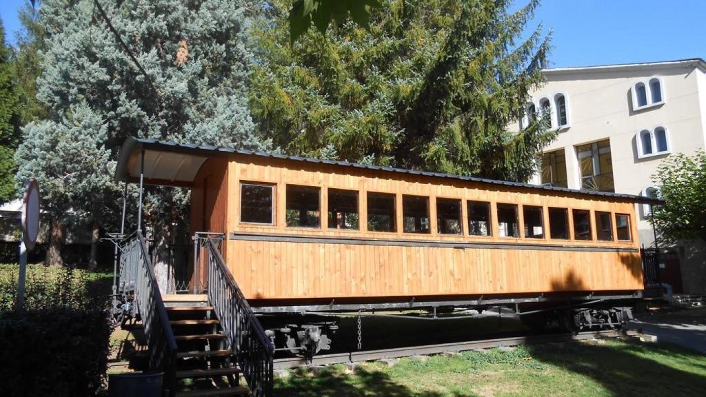Vagón de Tren en la Plaza Luis Mateo