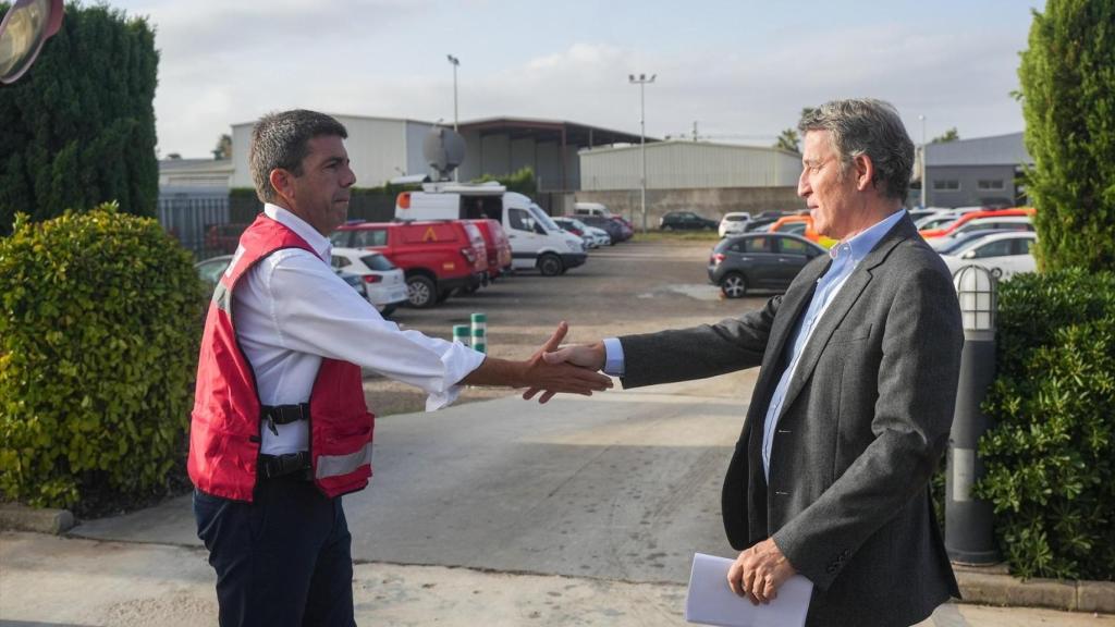 Carlos Mazón y Alberto Núñez Feijóo en el Centro de Coordinación de Emergencias dos días después de la dana. Jorge Gil / EP