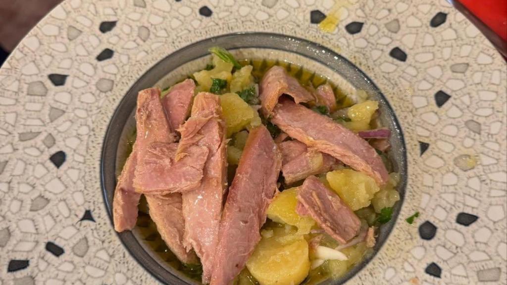 Sus celebradas papas aliñás.