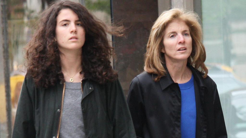 Tatiana y su madre, Caroline Kennedy, en las calles de Nueva York en 2009.