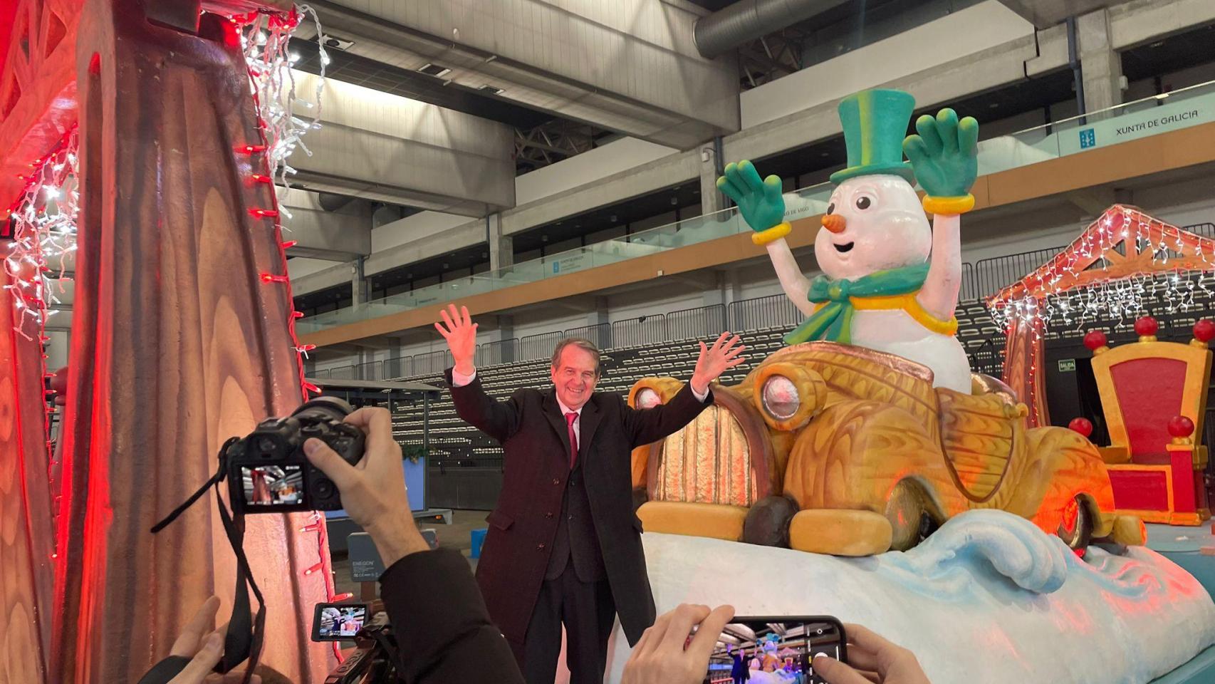 Abel Caballero visita las carrozas de la Cabalgata de Reyes de este 2026.