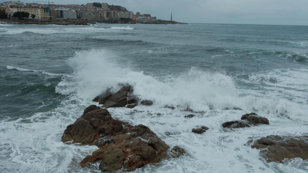 Imagen de archivo de un día de oleaje en A Coruña.