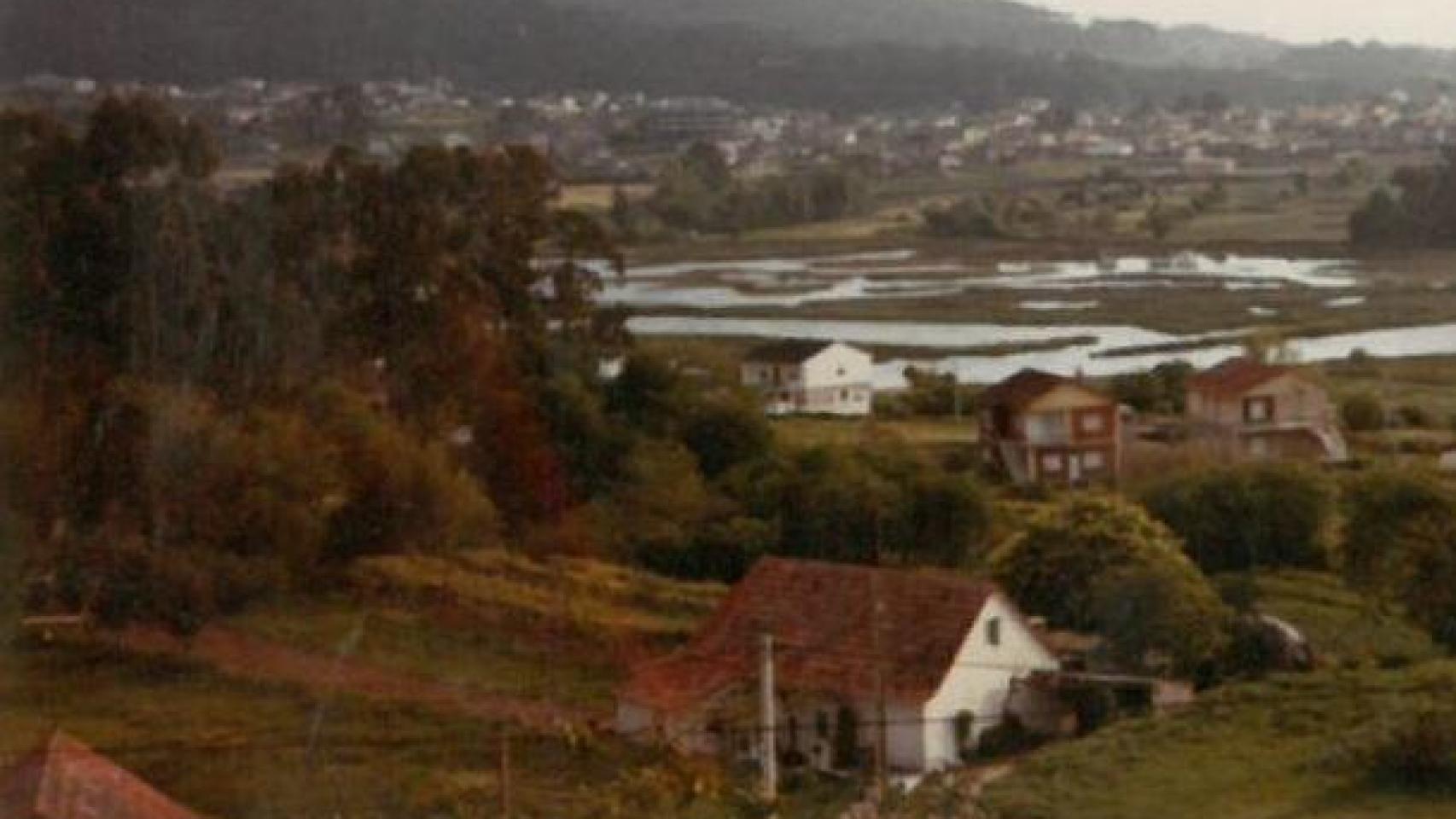 Antiguas salinas de San Paio de Navia, desde el molino de viento de la parroquia