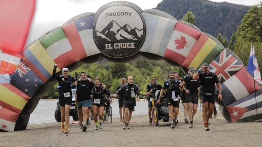 El equipo de Empujando Sonrisas en El Cruce en Argentina.