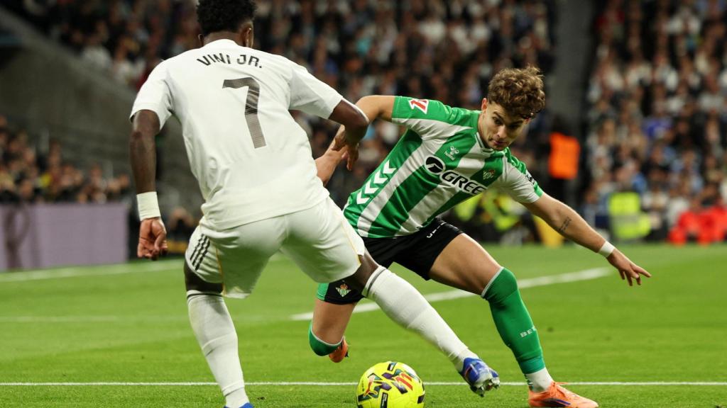 Vinicius se enfrenta a Ángel Ortiz