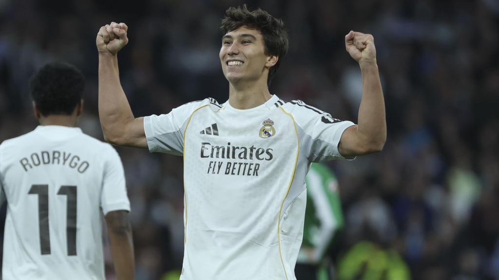 Gonzalo celebra el segundo de sus tres goles en la victoria ante el Betis.