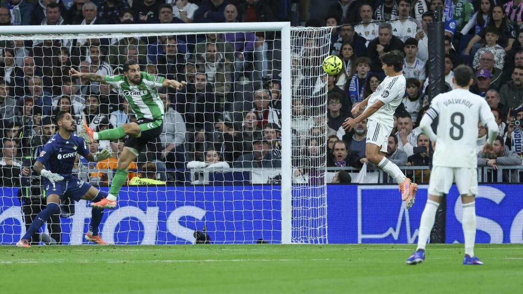 El gol de cabeza de Gonzalo García contra el Betis