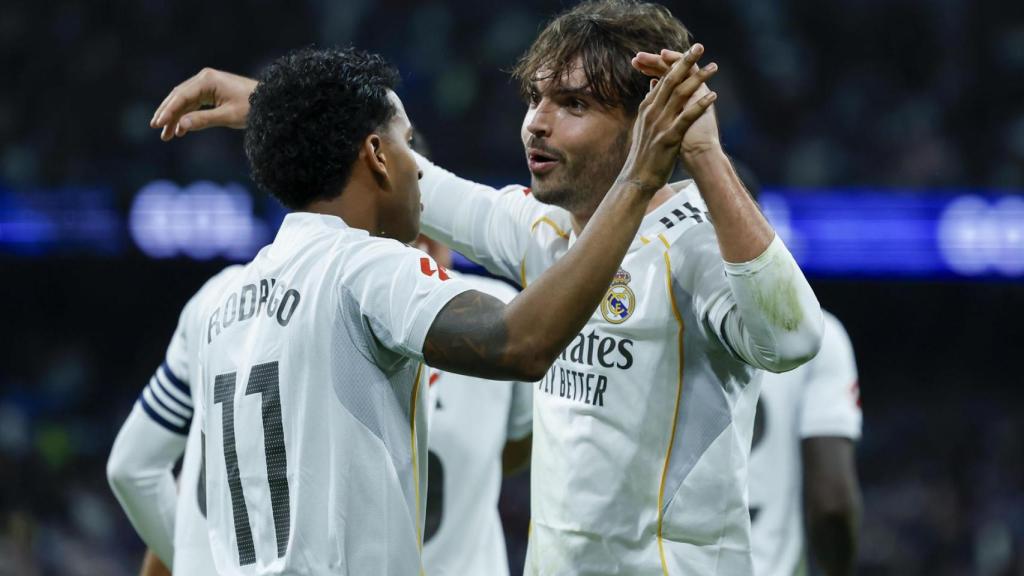 Asencio celebra su gol ante el Betis con Rodrygo, quien dio la asistencia