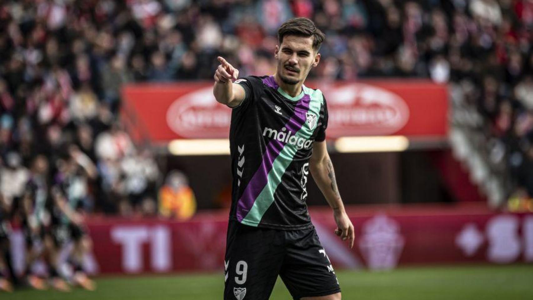 Chupe celebra su gol contra el Sporting de Gijón en El Molinón