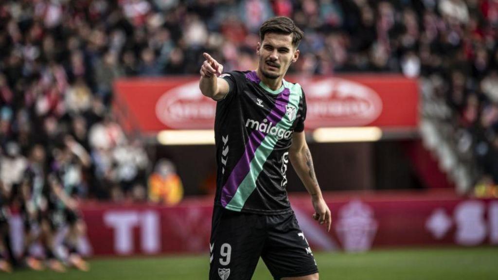 Chupe celebra su gol contra el Sporting de Gijón en El Molinón