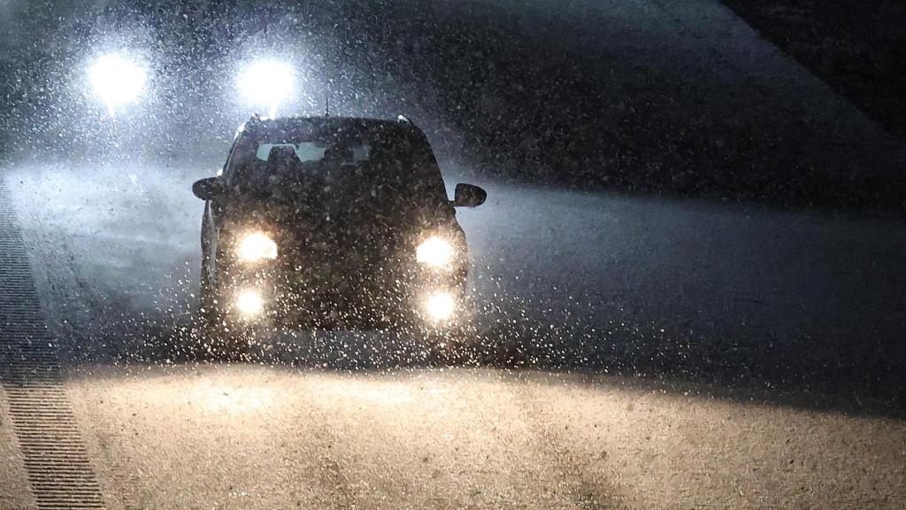 Nieve en la autovía A-50, entre Salamanca y Ávila