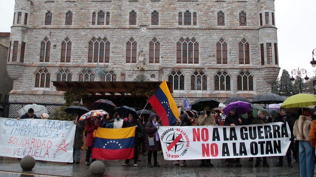 Manifestación contra el ataque de Estados Unidos a Venezuela, este domingo en León