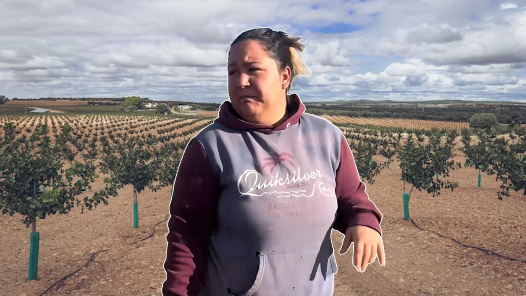 Andrea Marinela y una imagen de una finca de pistachos.