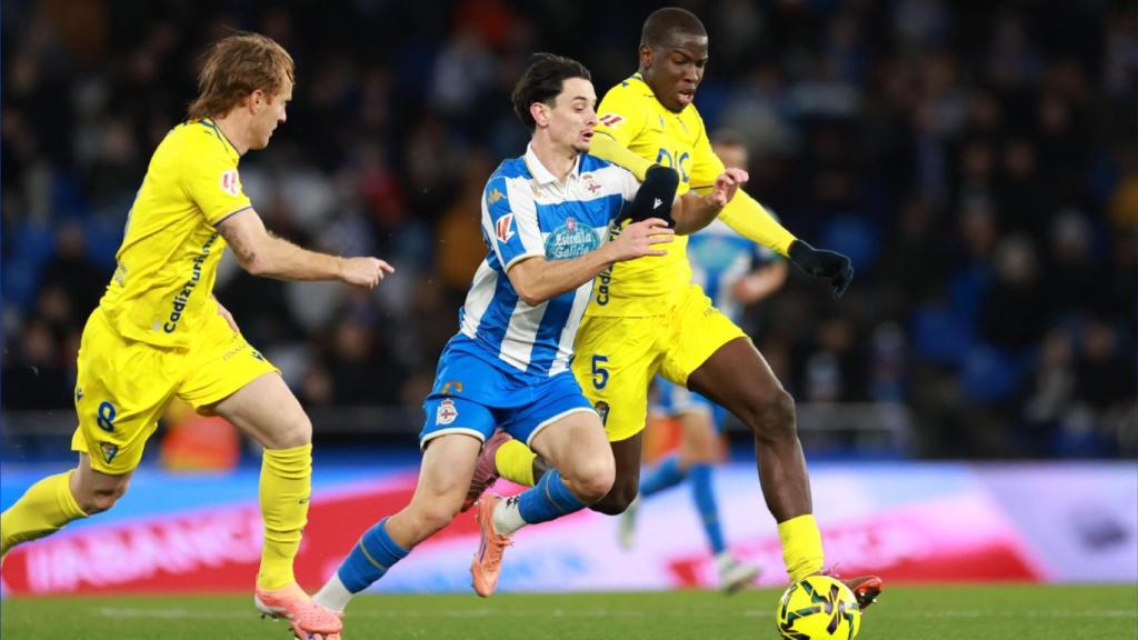 Charlie Patiño, en el partido del Dépor contra el Cádiz en Riazor.