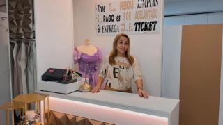 Sandy, en su tienda de El Caracol.