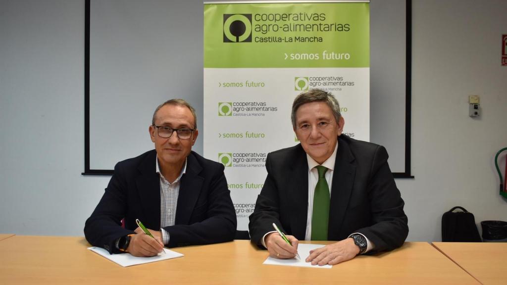 Iberdrola y Cooperativas Agro-Alimentarias de Castilla-La Mancha firman un convenio para impulsar la descarbonización.