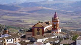 Vista de la Basílica de Cañete la Real.