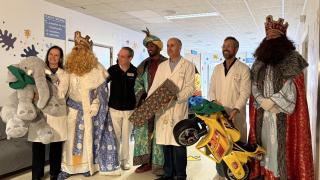 Visita de los Reyes Magos al hospital Materno Infantil de A Coruña.