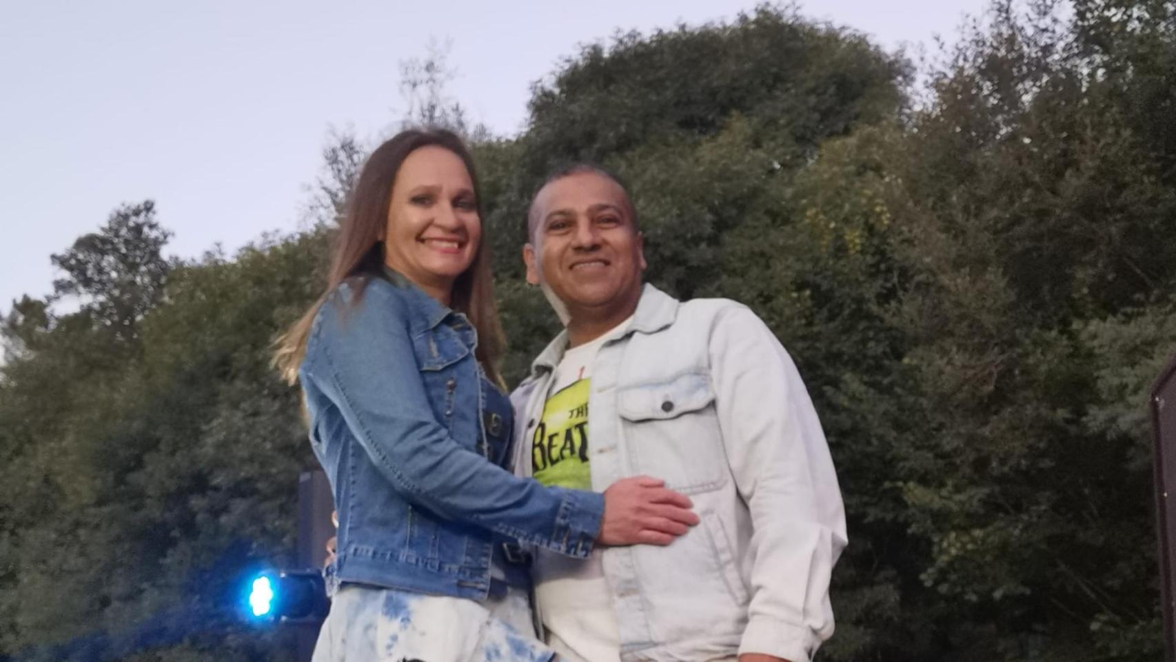 Deiglis junto a su marido, ambos venezolanos
