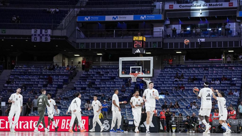 Calentamiento del Real Madrid de baloncesto en el Movistar Arena