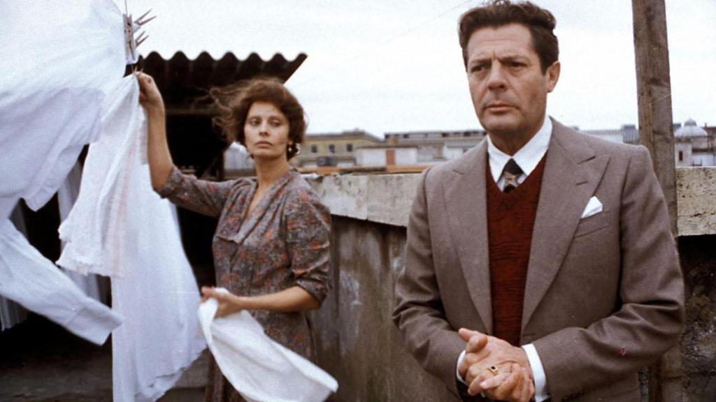 Sophia Loren y Marcello Mastroianni en una escena de 'Una jornada particular' (Ettore Scola, 1977)