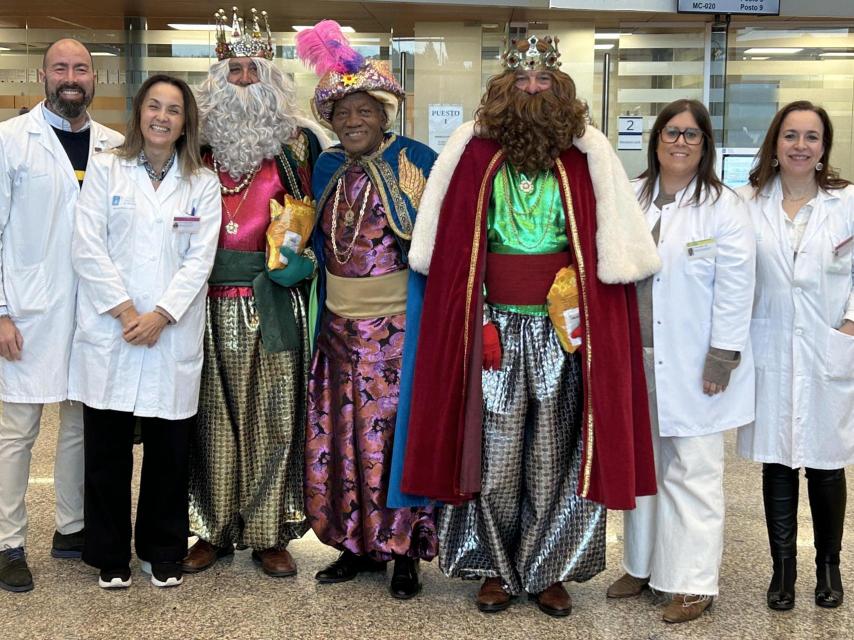 Visita de los Reyes Magos al Hospital Arquitecto Marcide de Ferrol.