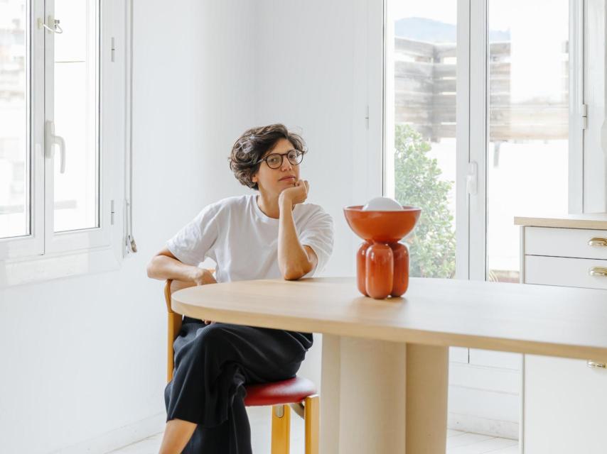 Retrato de la ceramista Lisa Allegre.