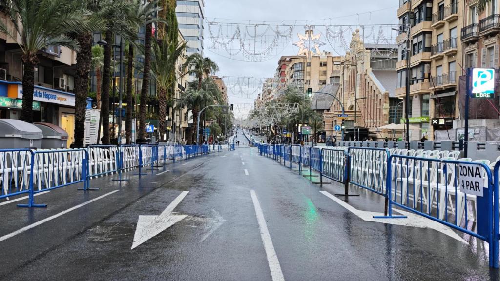 La avenida Alfonso el Sabio, antes de la cabalgata de Reyes de este lunes.